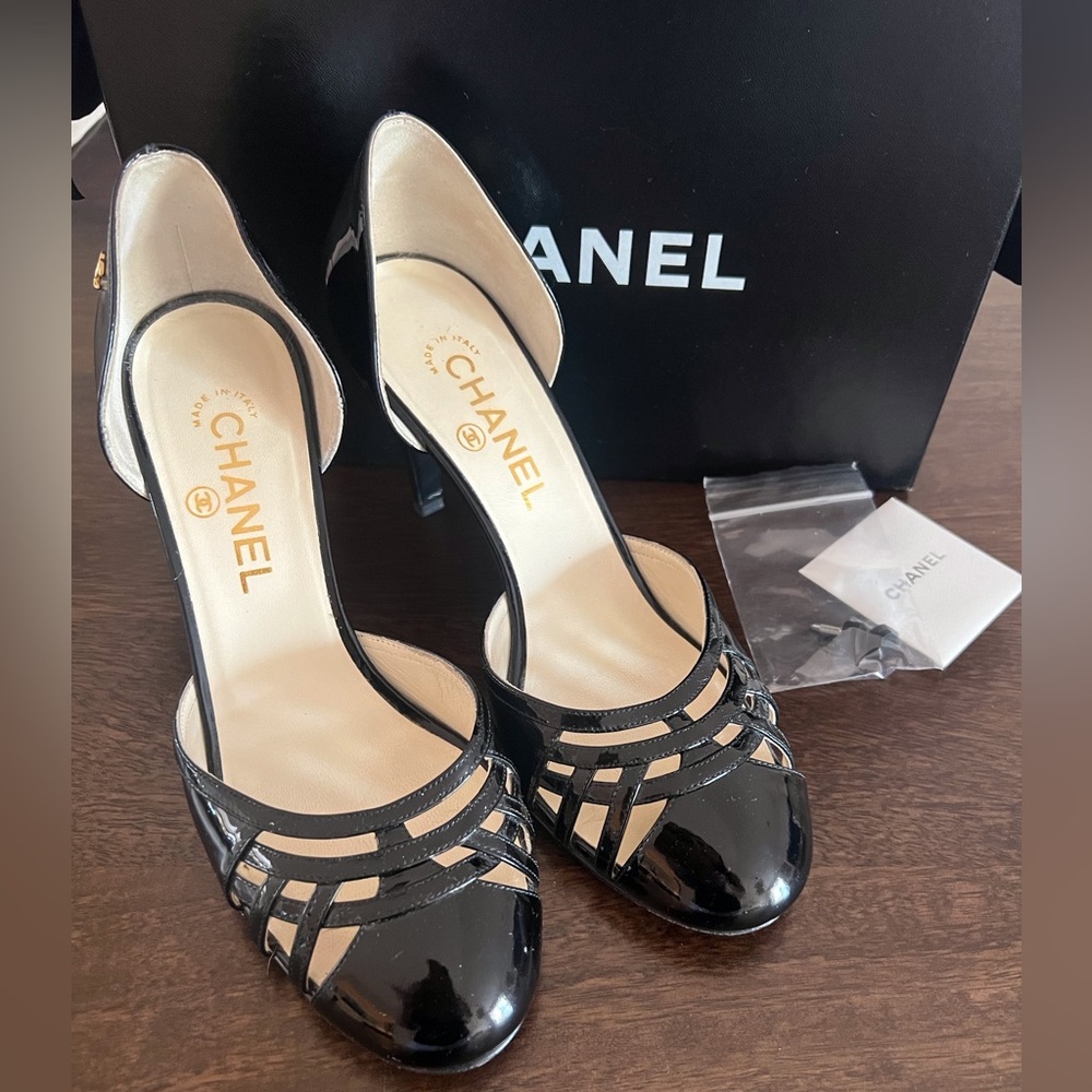 Chanel patent leather cut out pumps